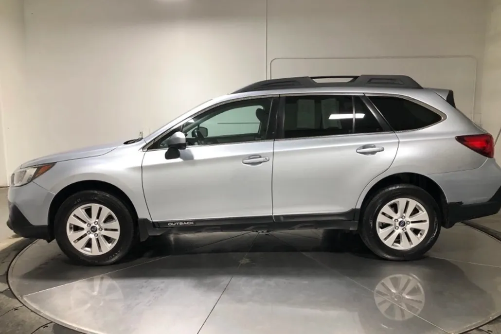 2018 Subaru Outback 2.5i Premium photo 1