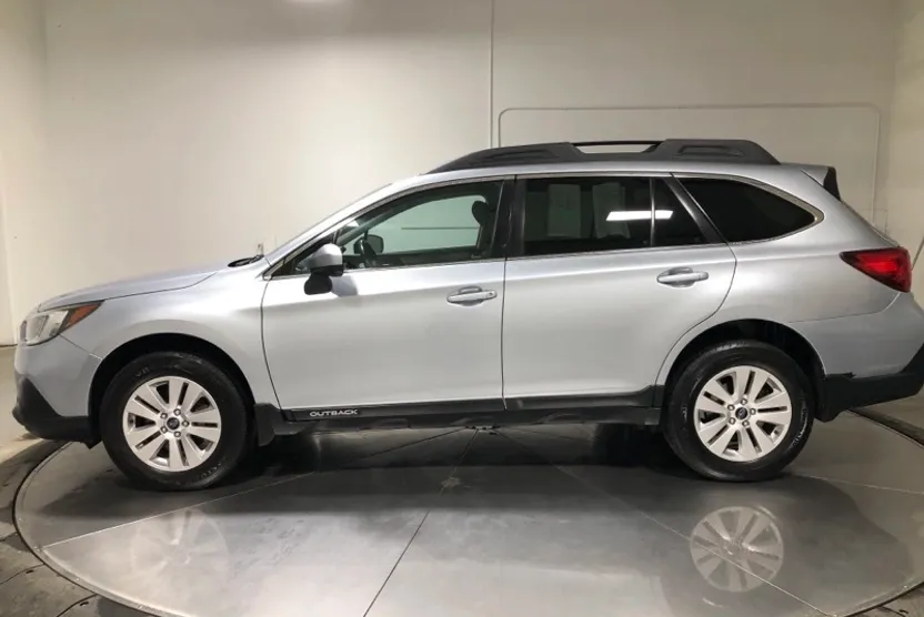 2018 Subaru Outback 2.5i Premium photo 1