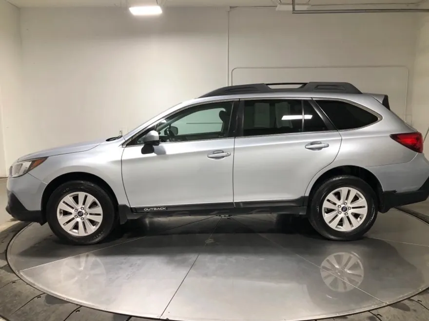 2018 Subaru Outback 2.5i Premium photo 1