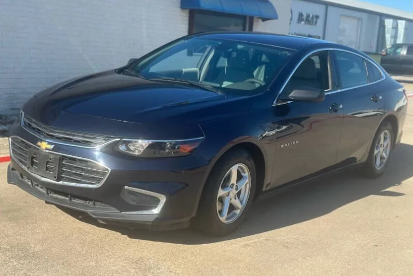 2018 Chevrolet Malibu LS photo 1
