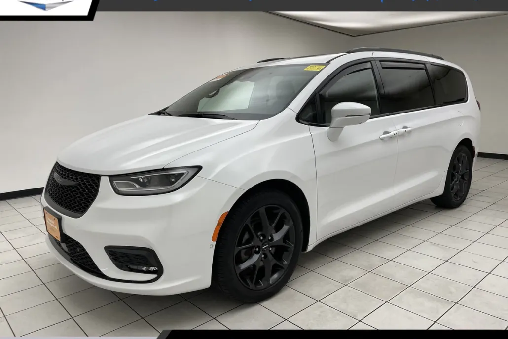 2022 Chrysler Pacifica Limited photo 1