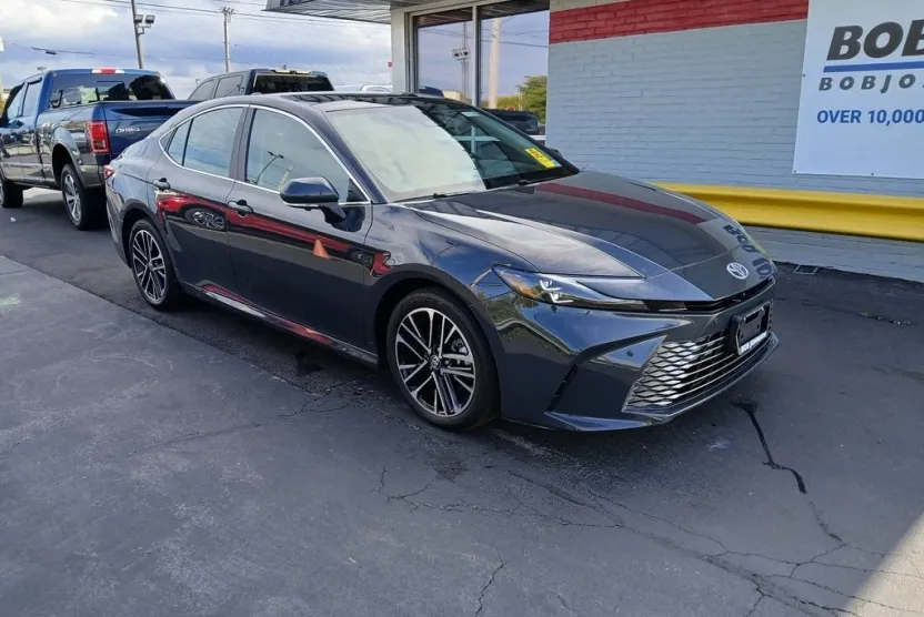 2025 Toyota Camry XLE photo 1