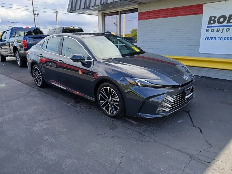 2025 Toyota Camry XLE photo 1