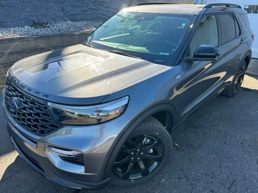 2022 Ford Explorer ST-Line photo 1