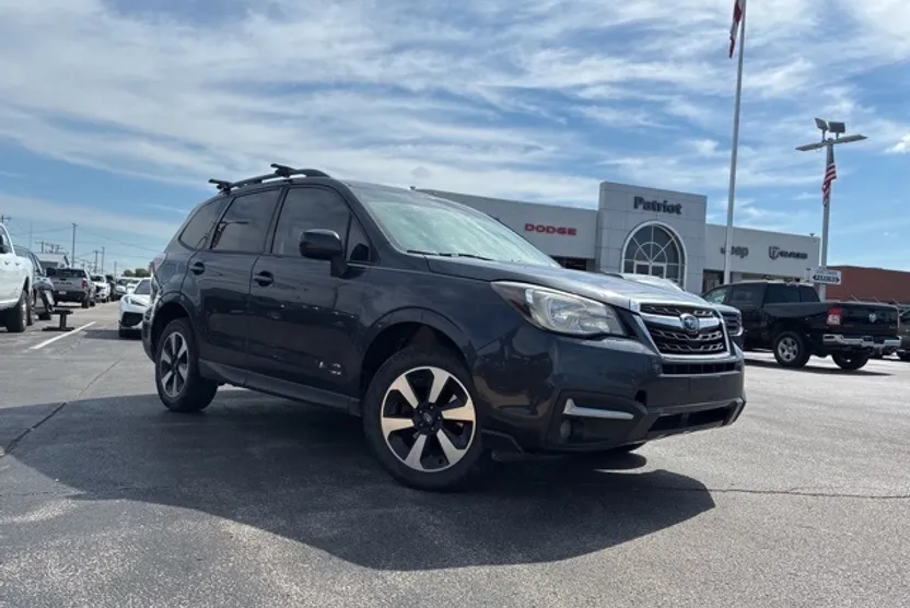 2017 Subaru Forester 2.5i Premium photo 1