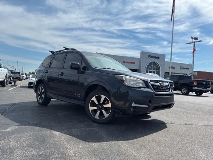 2017 Subaru Forester 2.5i Premium photo 1