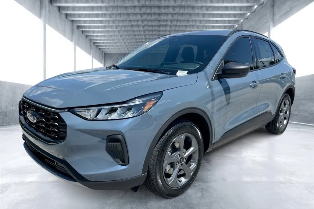 2025 Ford Escape ST-Line photo 1