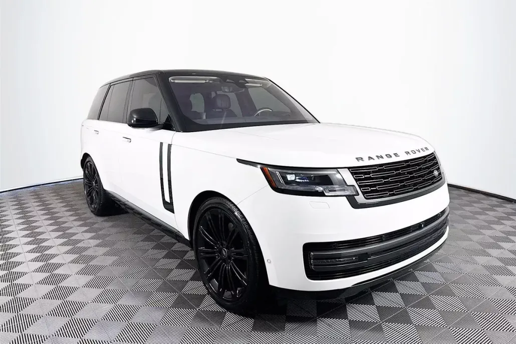 2023 Land Rover Range Rover SE photo 1