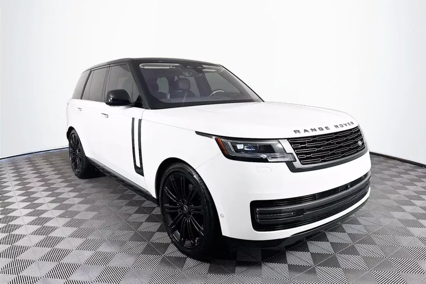 2023 Land Rover Range Rover SE photo 1