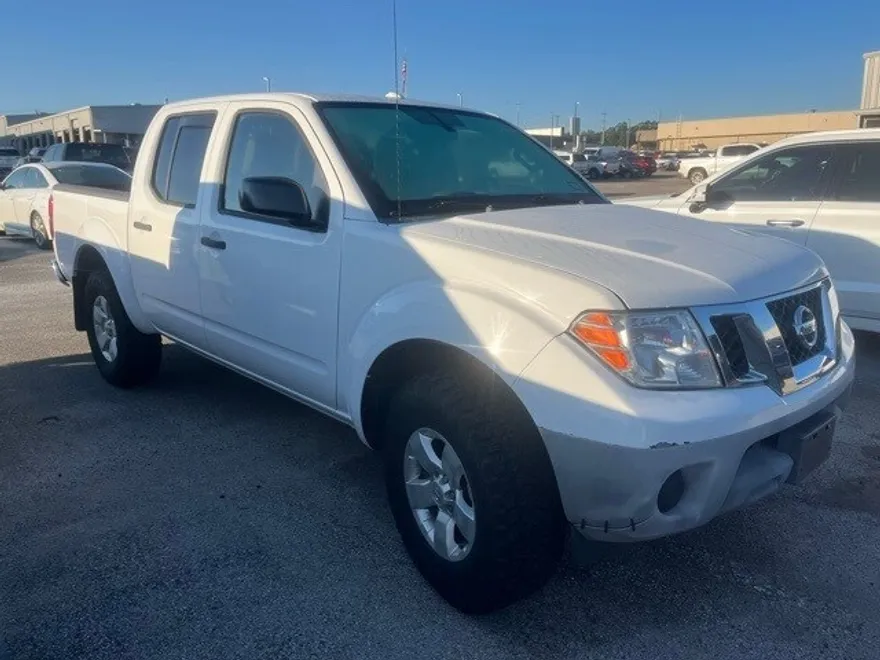 2012 Nissan Frontier SV photo 1