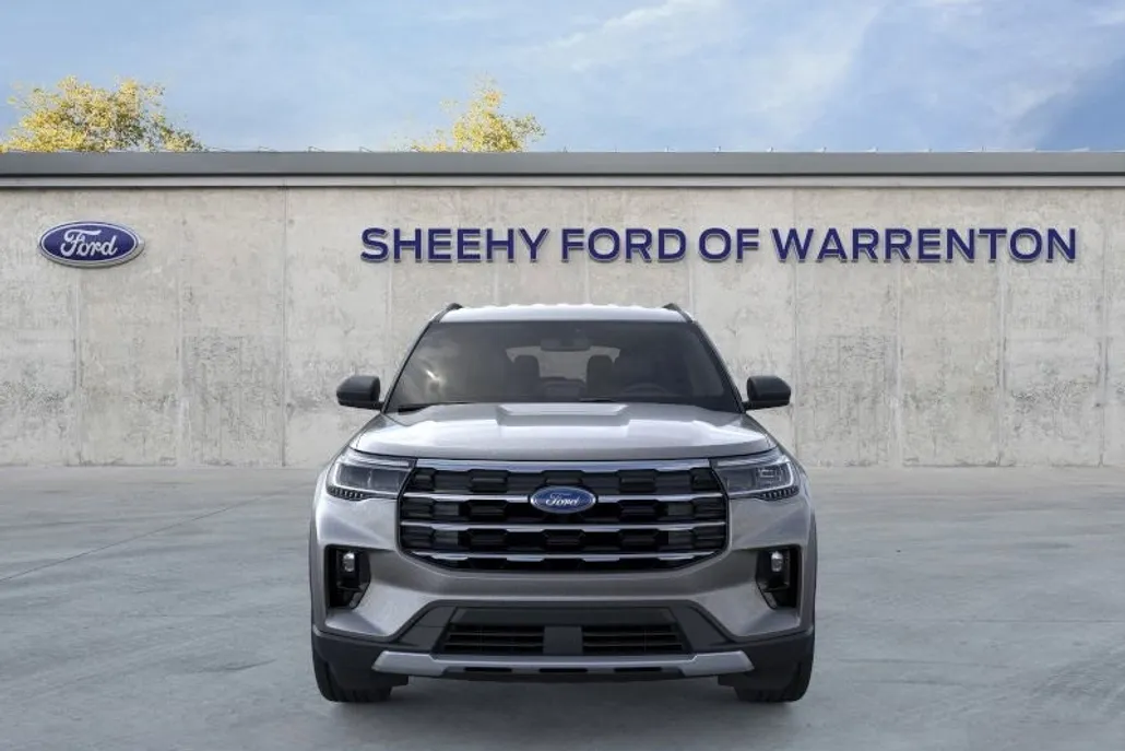 2025 Ford Explorer photo 1