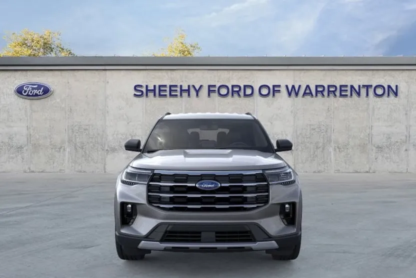 2025 Ford Explorer photo 1