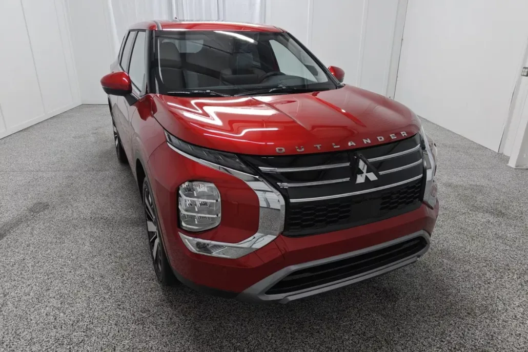 2025 Mitsubishi Outlander SE photo 1