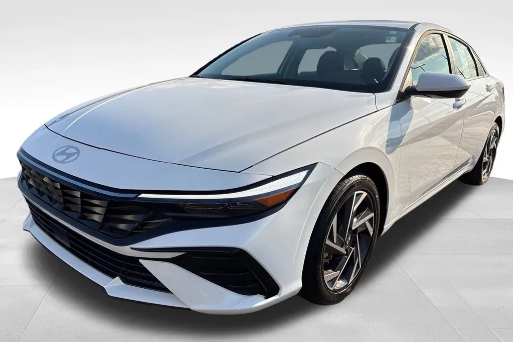 2024 Hyundai Elantra SEL Convenience photo 1
