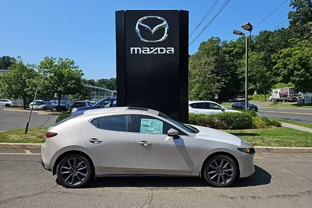 2025 Mazda Mazda3 2.5 s Preferred photo 1