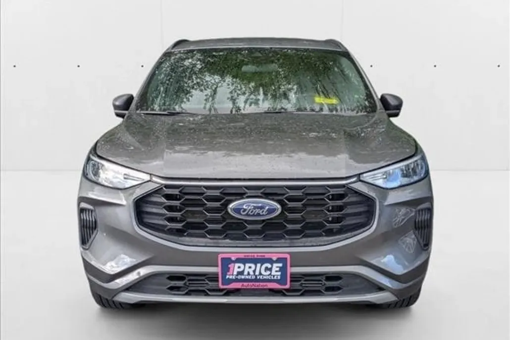 2024 Ford Escape ST-Line photo 1