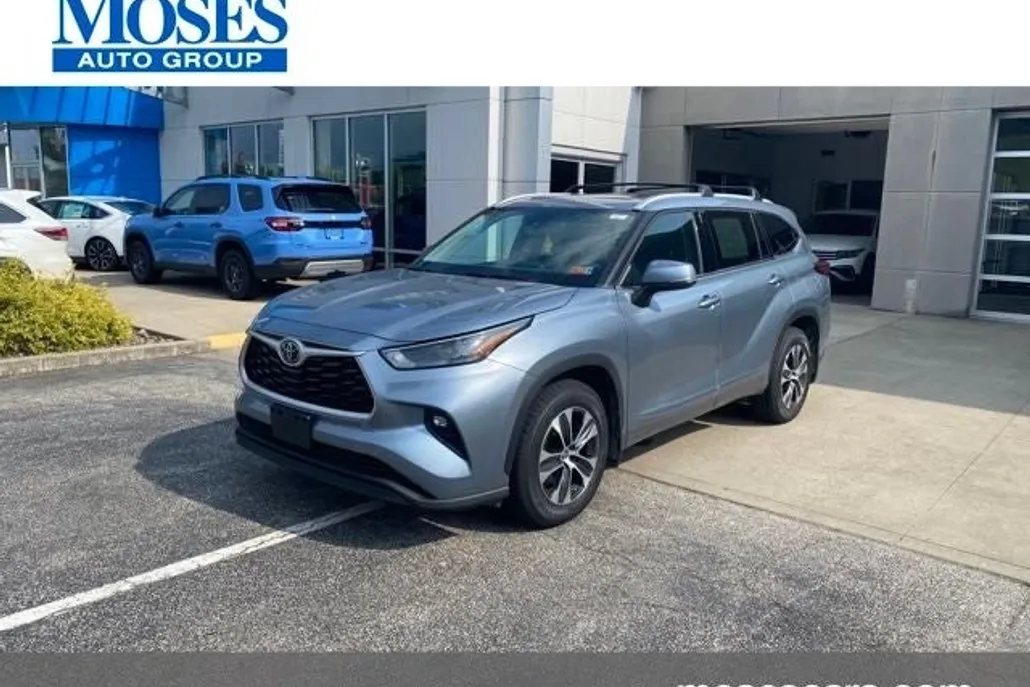 2022 Toyota Highlander XLE photo 1