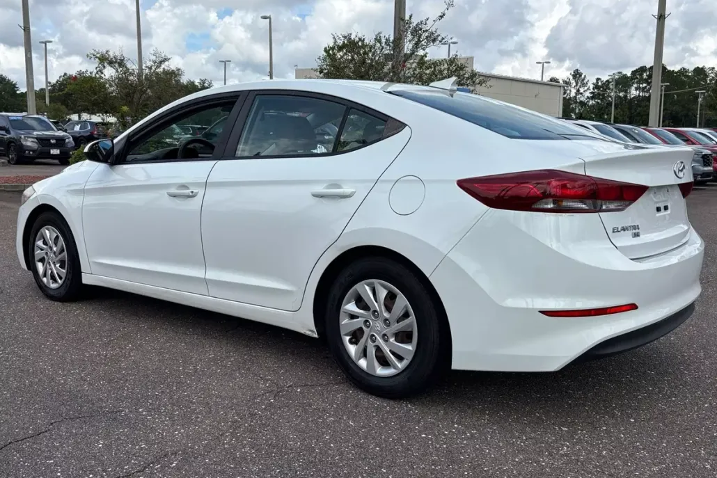 2017 Hyundai Elantra SE photo 1