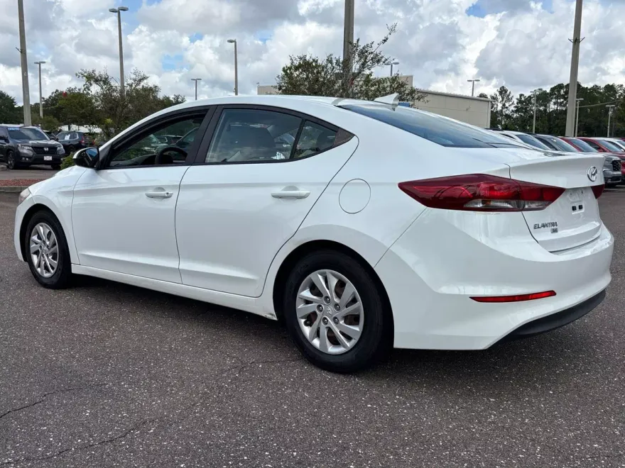 2017 Hyundai Elantra SE photo 1