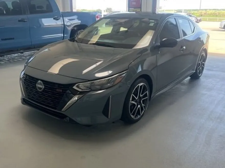 2024 Nissan Sentra SR photo 1