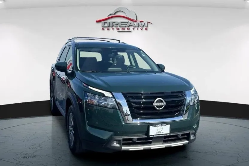 2022 Nissan Pathfinder SL photo 1