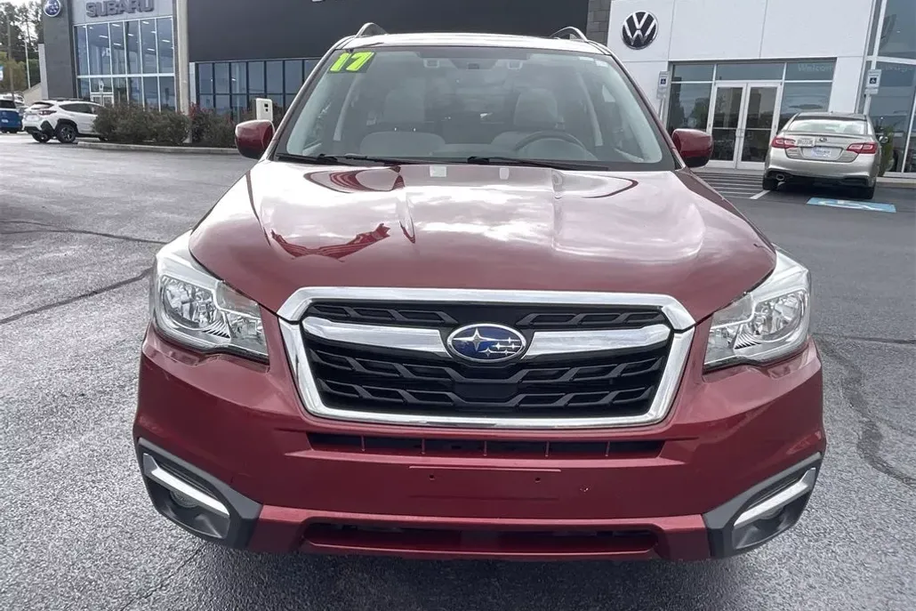 2017 Subaru Forester 2.5i Premium photo 1