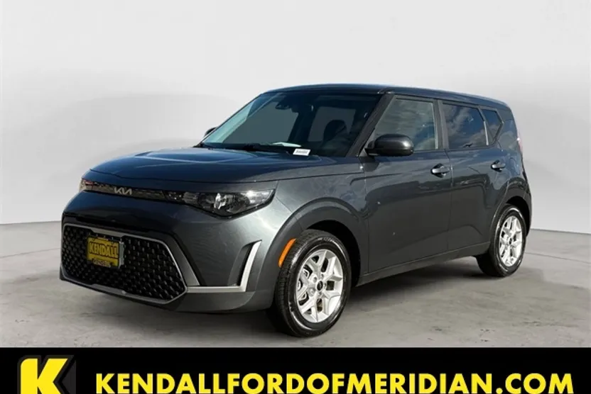 2023 Kia Soul LX photo 1