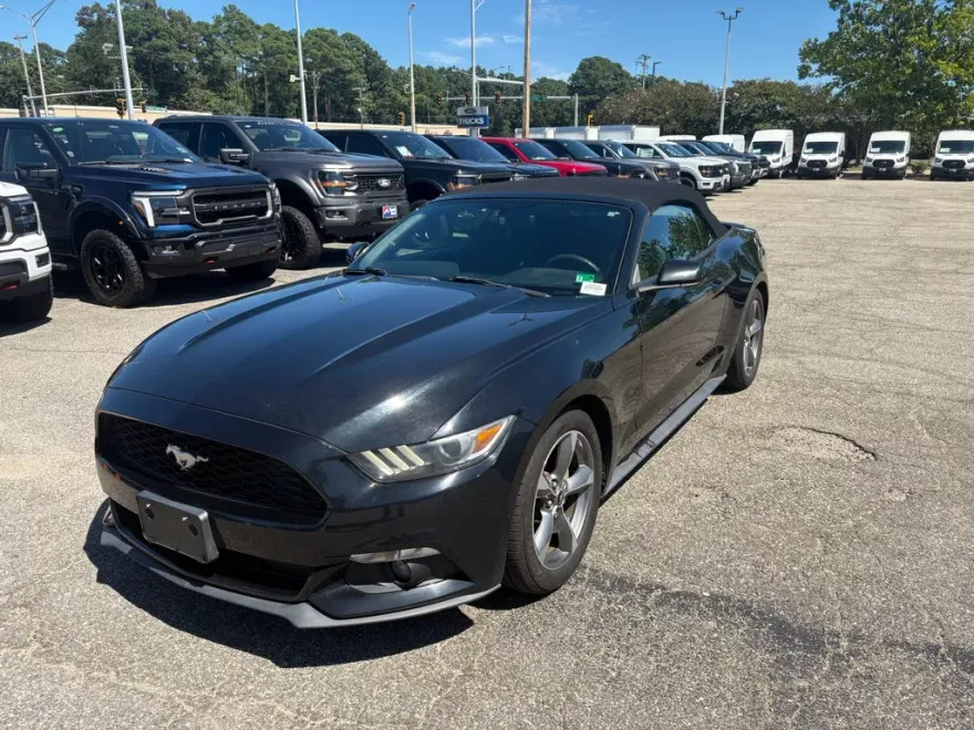 2017 Ford Mustang V6 Convertible photo 1