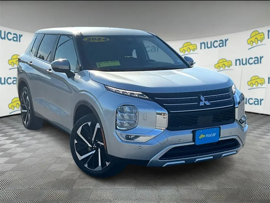 2024 Mitsubishi Outlander SE photo 1