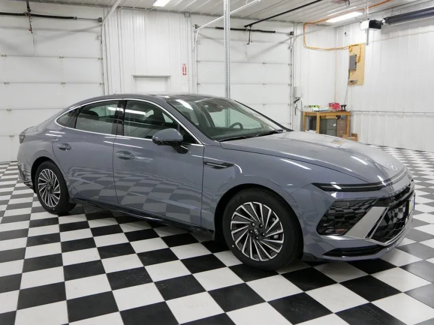 2025 Hyundai Sonata Hybrid Limited photo 1