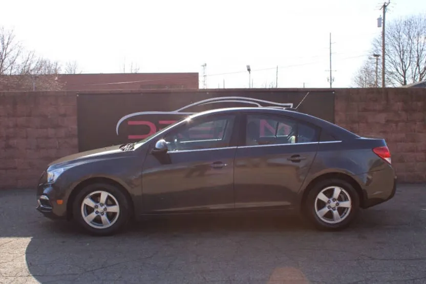 2016 Chevrolet Cruze photo 1
