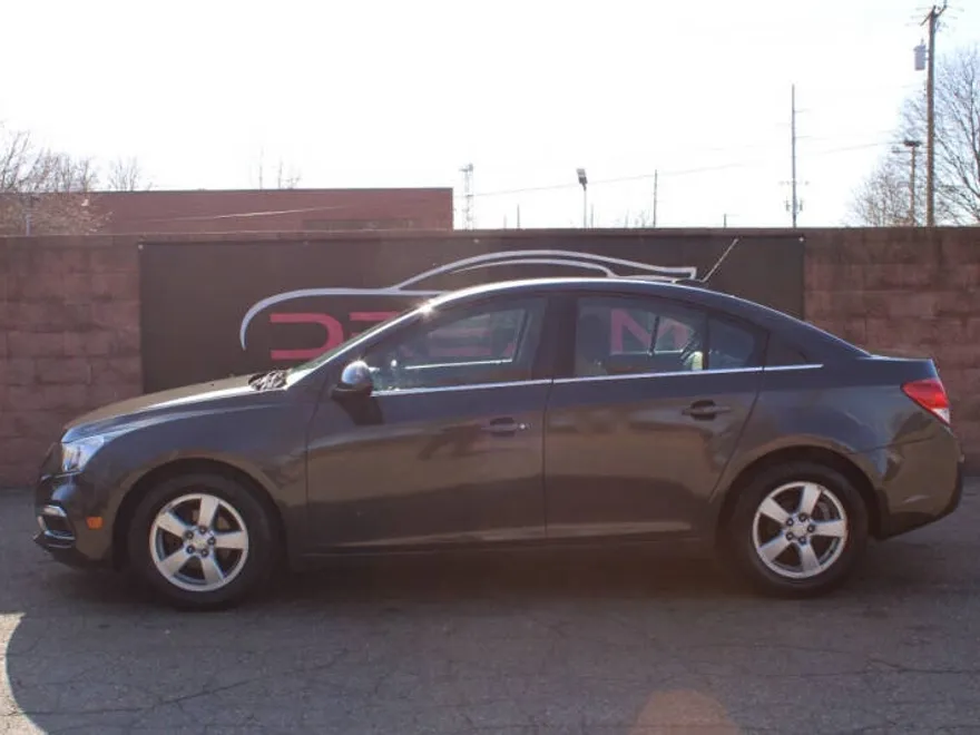 2016 Chevrolet Cruze photo 1