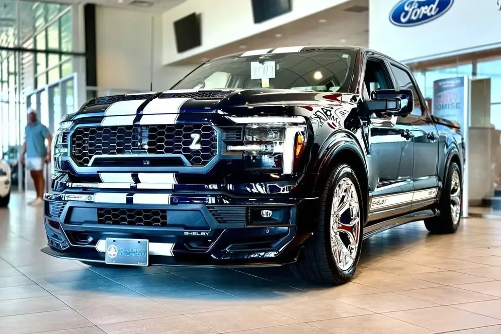 2025 Ford F-150 Lariat photo 1