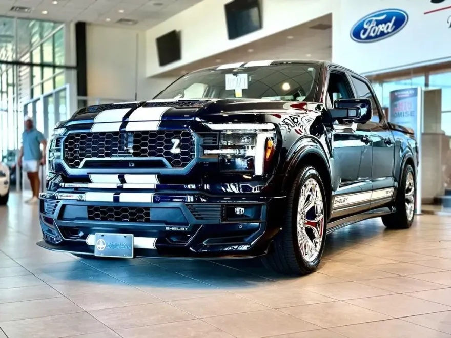 2025 Ford F-150 Lariat photo 1