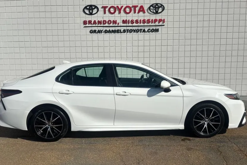2021 Toyota Camry SE photo 1