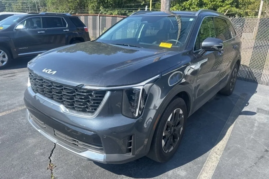 2024 Kia Sorento S photo 1