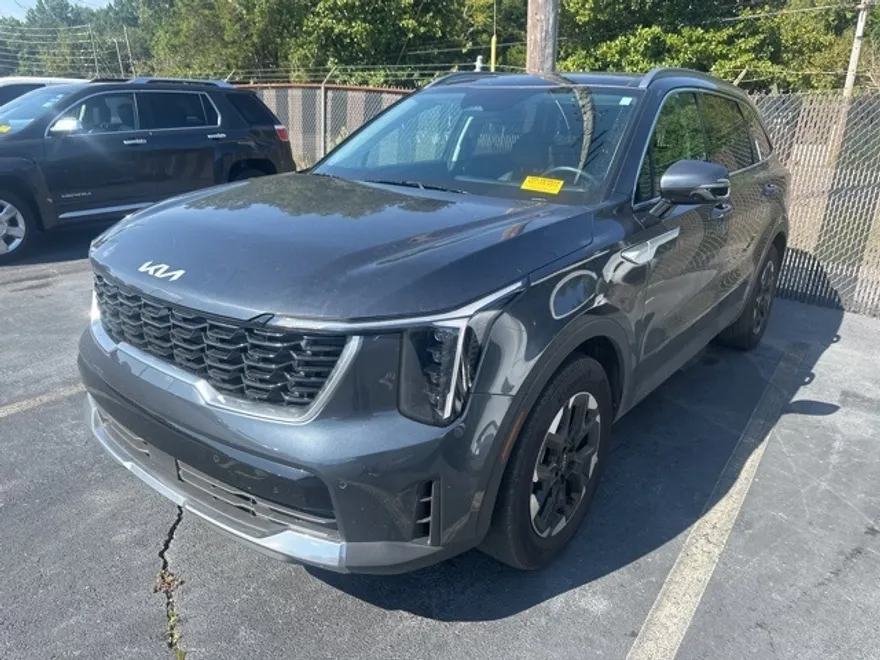 2024 Kia Sorento S photo 1