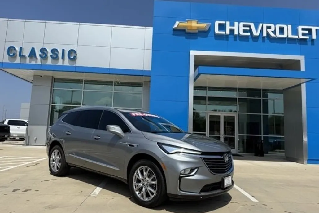 2023 Buick Enclave Essence photo 1
