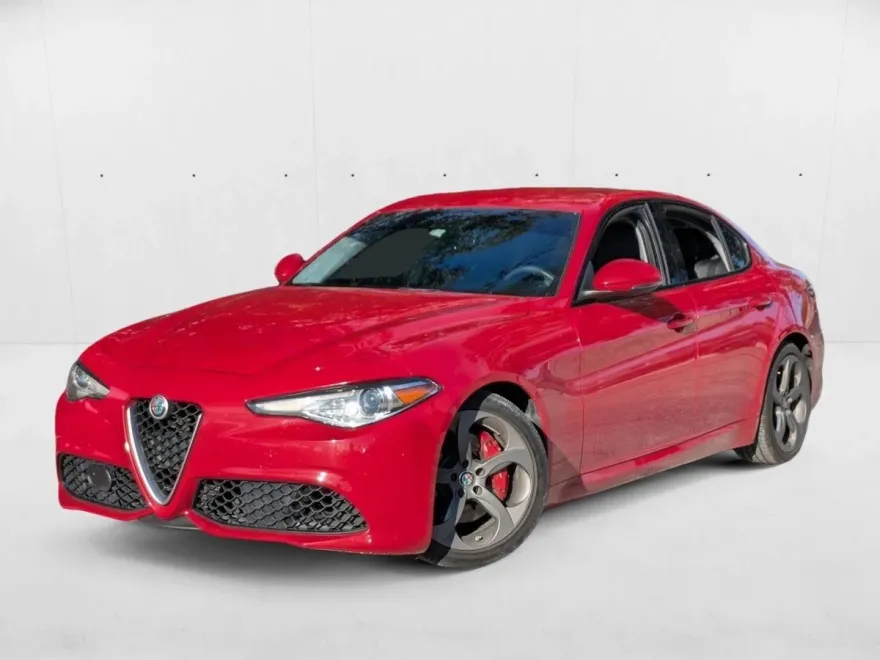 2017 Alfa Romeo Giulia Base photo 1