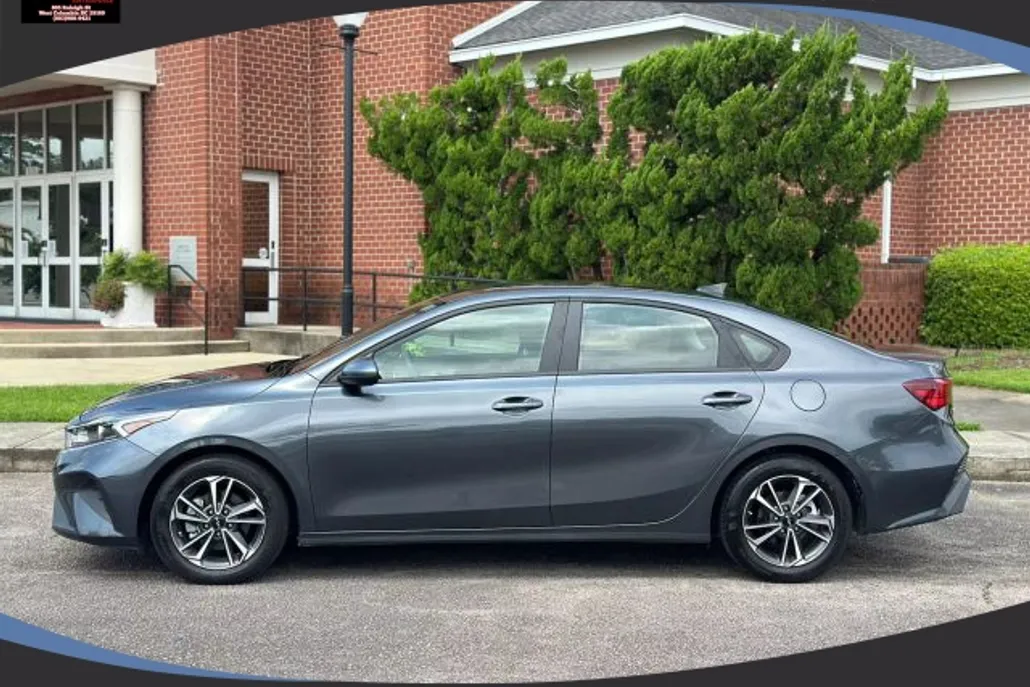 2023 Kia Forte LX photo 1