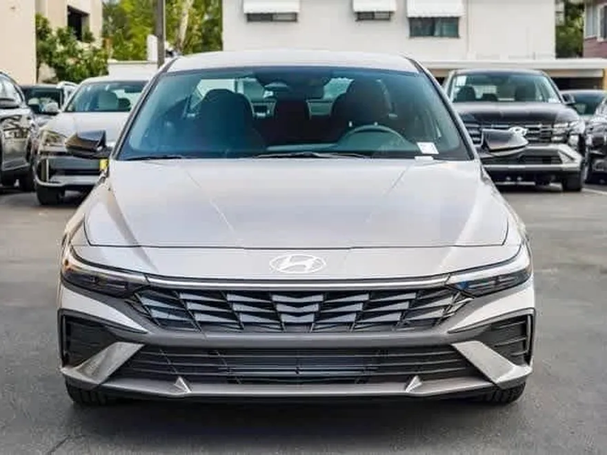 2025 Hyundai Elantra SEL Sport photo 1