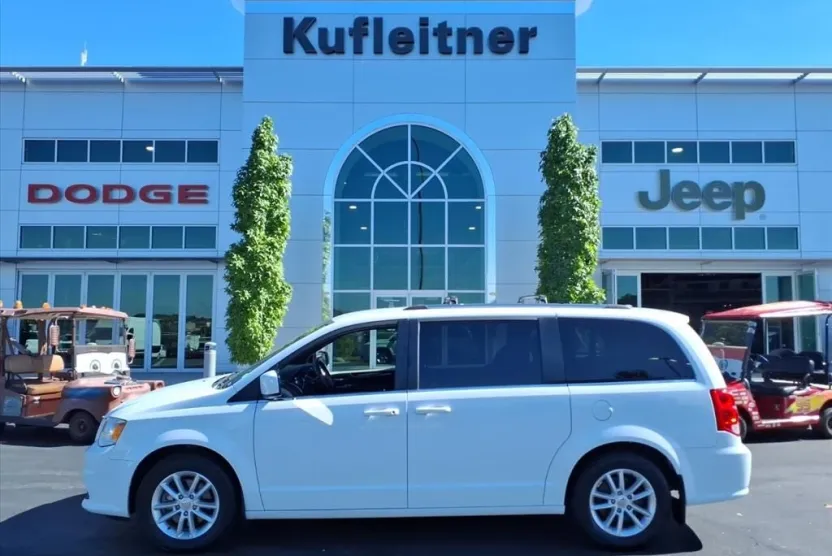 2019 Dodge Grand Caravan SXT photo 1