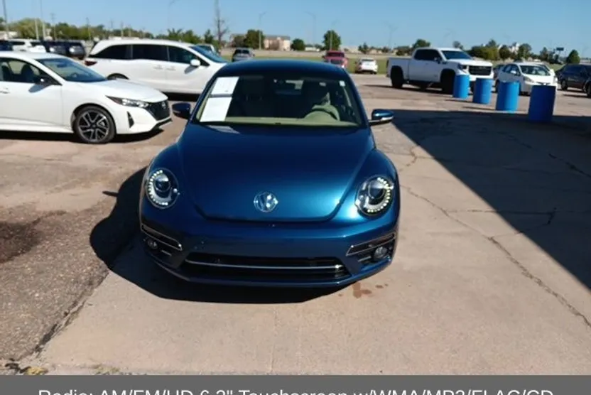 2019 Volkswagen Beetle SE photo 1