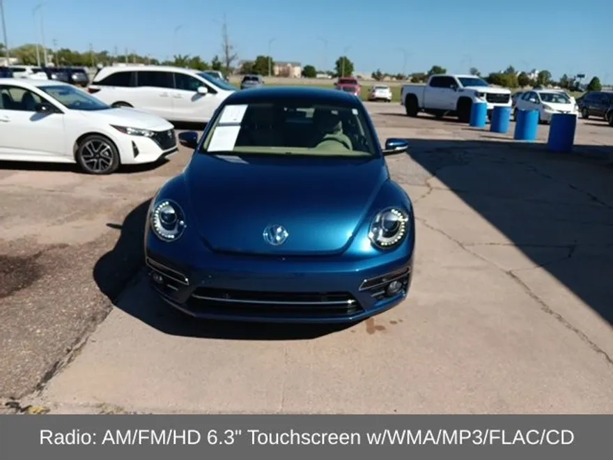 2019 Volkswagen Beetle SE photo 1