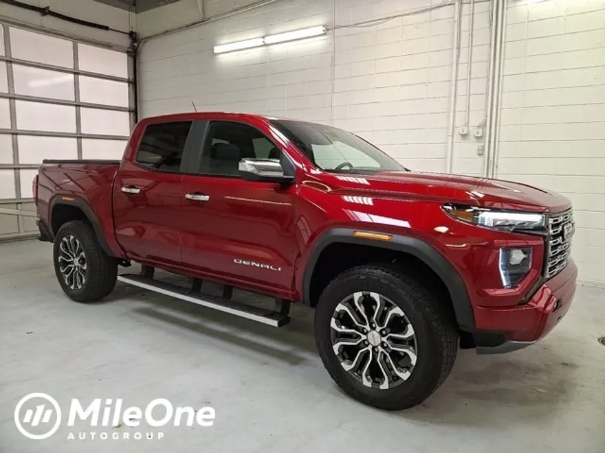 2024 Gmc Canyon Denali photo 1