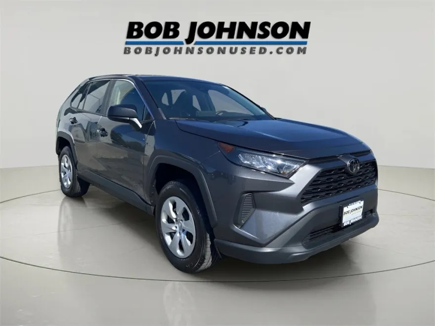 2022 Toyota RAV4 LE photo 1