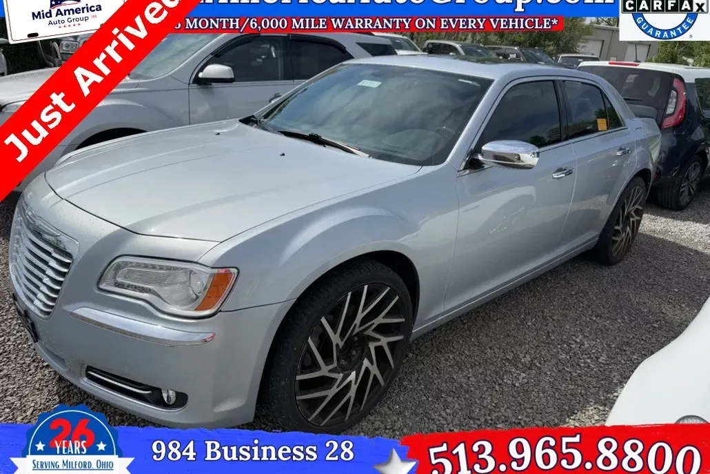 2013 Chrysler 300 C photo 1