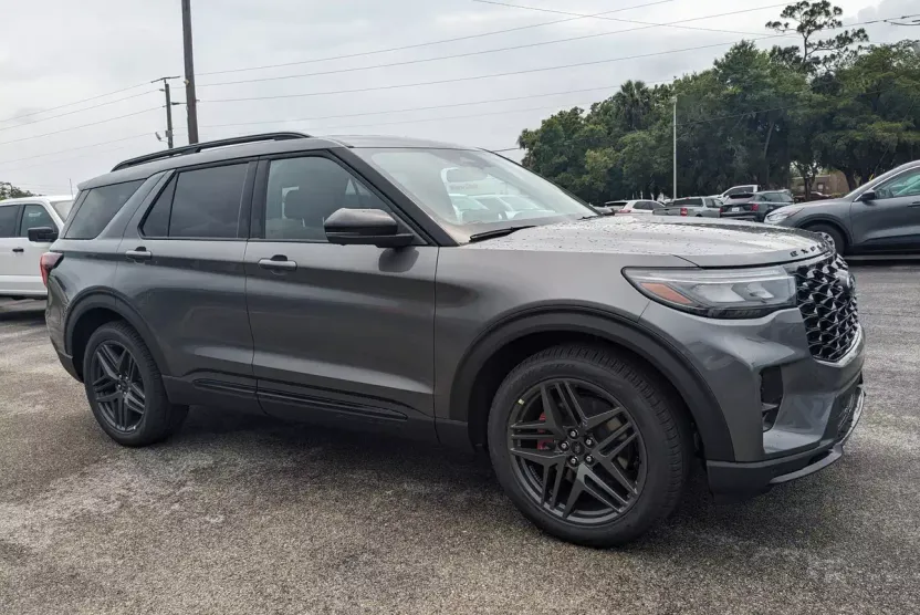 2025 Ford Explorer ST photo 1