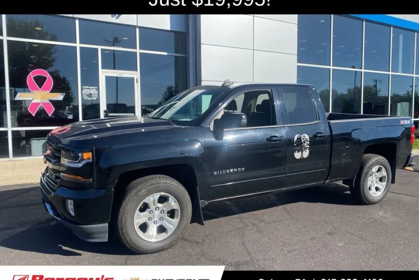 2017 Chevrolet Silverado 1500 LT photo 1