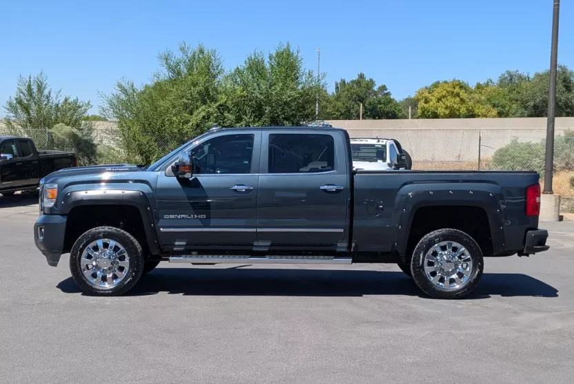 2019 Gmc Sierra 2500 HD Denali photo 1